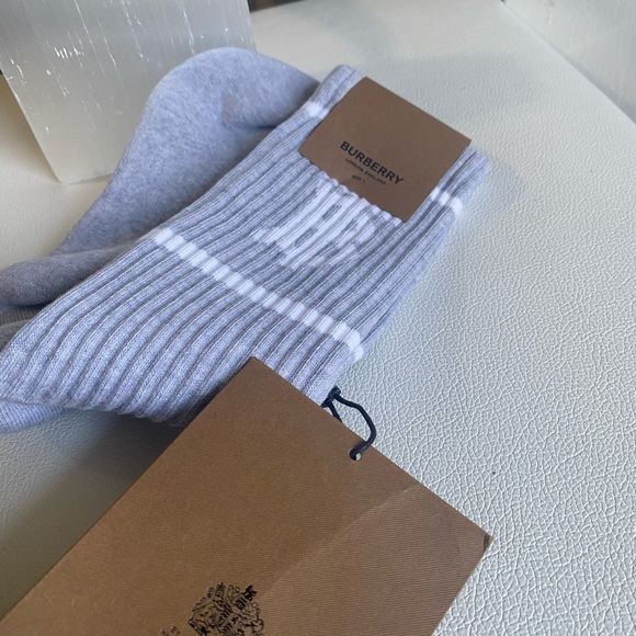BURBERRY Monogram Motif Intarsia Socks In Pebble Grey Size M UNISEX - Picture 6 of 8
